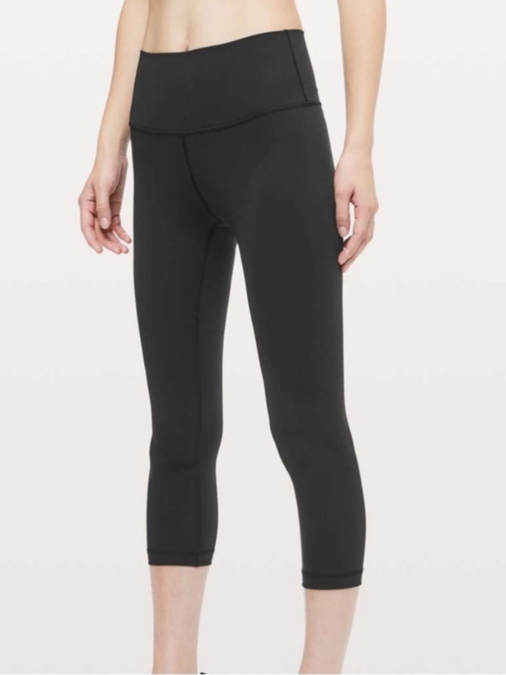 LULULEMON x SOULCYCLE Reversible Cropped / Capri Black Leggings